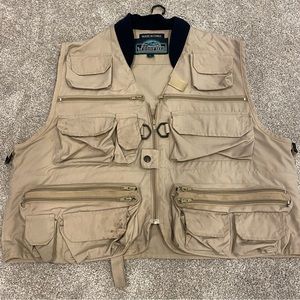 FIHING VEST Fly fishing vest with 20 pockets!